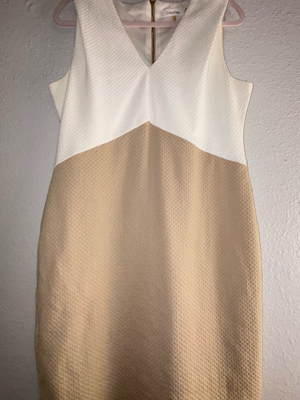 Calvin Klein White and Tan Colorblock V‑Neck Sheath Dress